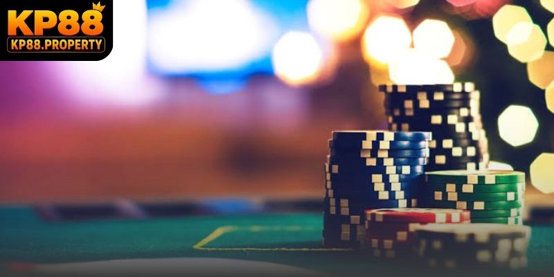 Tìm hiểu luật chơi Poker giúp người chơi tự tin đưa ra các quyết định tố cược